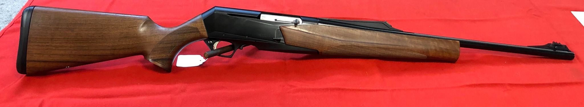 Browning Bar MK3 en calibre 30/06, bois, canon fluté, fibre optique , chargeur fixe, 3 coups.