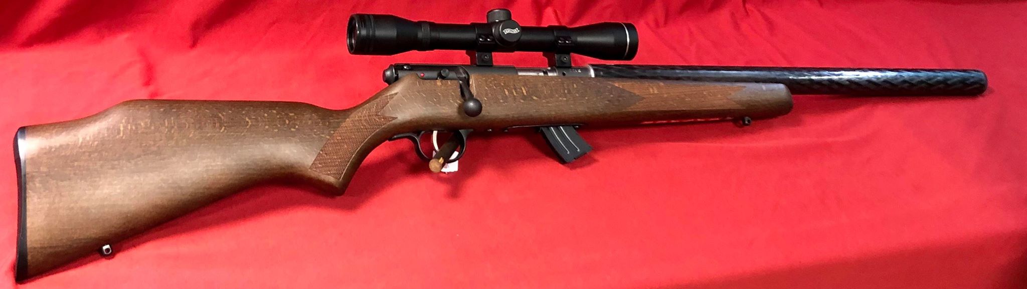 Carabine Savage Silence 22LR avec silencieux incorporé , vendu avec une lunette walther 4x32