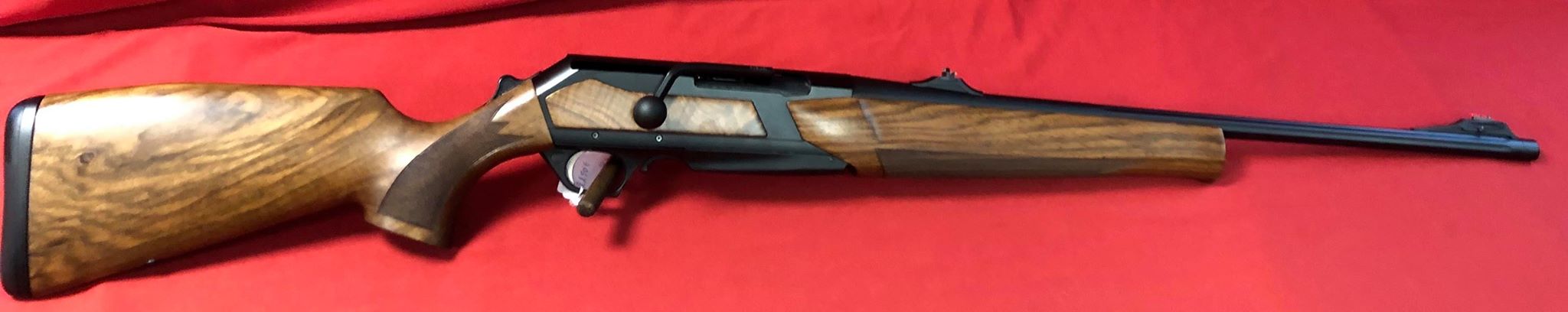 Browning Maral Bois en calibre 300win avec canon fluté et fileté , plaquettes bois.